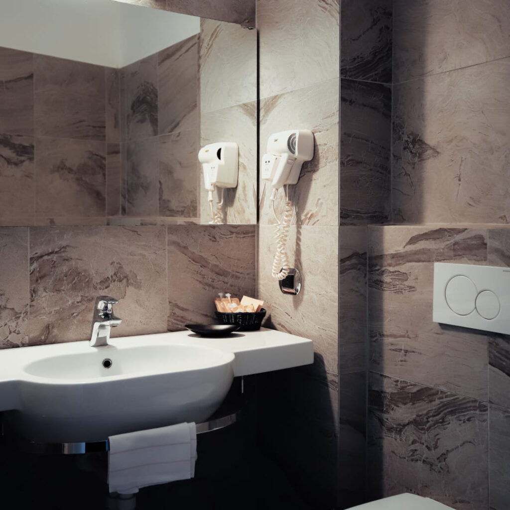 bagno-privato-vasca-doccia